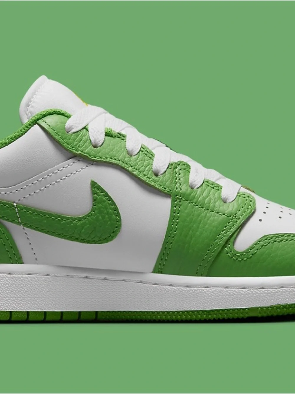 Air Jordan 1 Low SE - White/Chlorophyll -Lightening